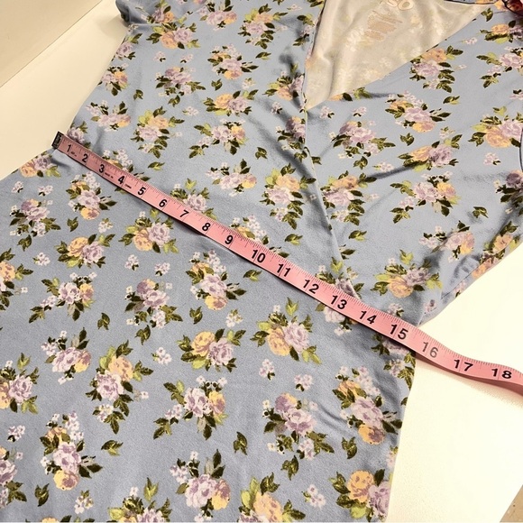 Imperfect floral mini dress stretchy short sleeved ruffle hem sundress SO large - Picture 8 of 13